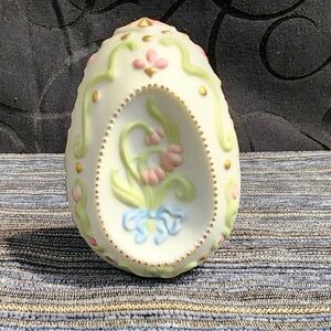 Franklin Mint Porcelain Egg